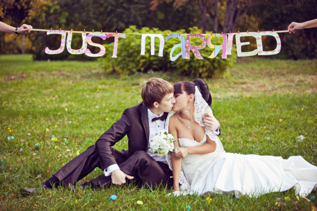 используем табличку "Just married"