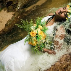 невеста в водопаде