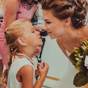 дети поздравляют невесту с днем бракосочетания