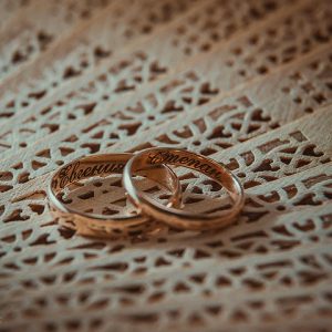 обручальные кольца- макрофото