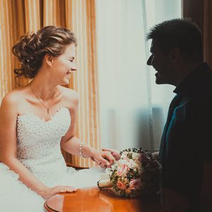 жених с невестой отжигают