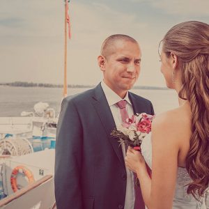 свадебная фотосерия - прогулка жениха и невесты