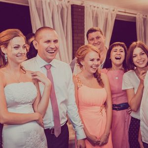 веселые моменты на свадебном банкете - фотограф дня