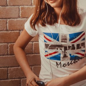 девочка на фотосессии в студии
