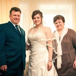 общий портрет невесты с родителями - профессиональный фотограф